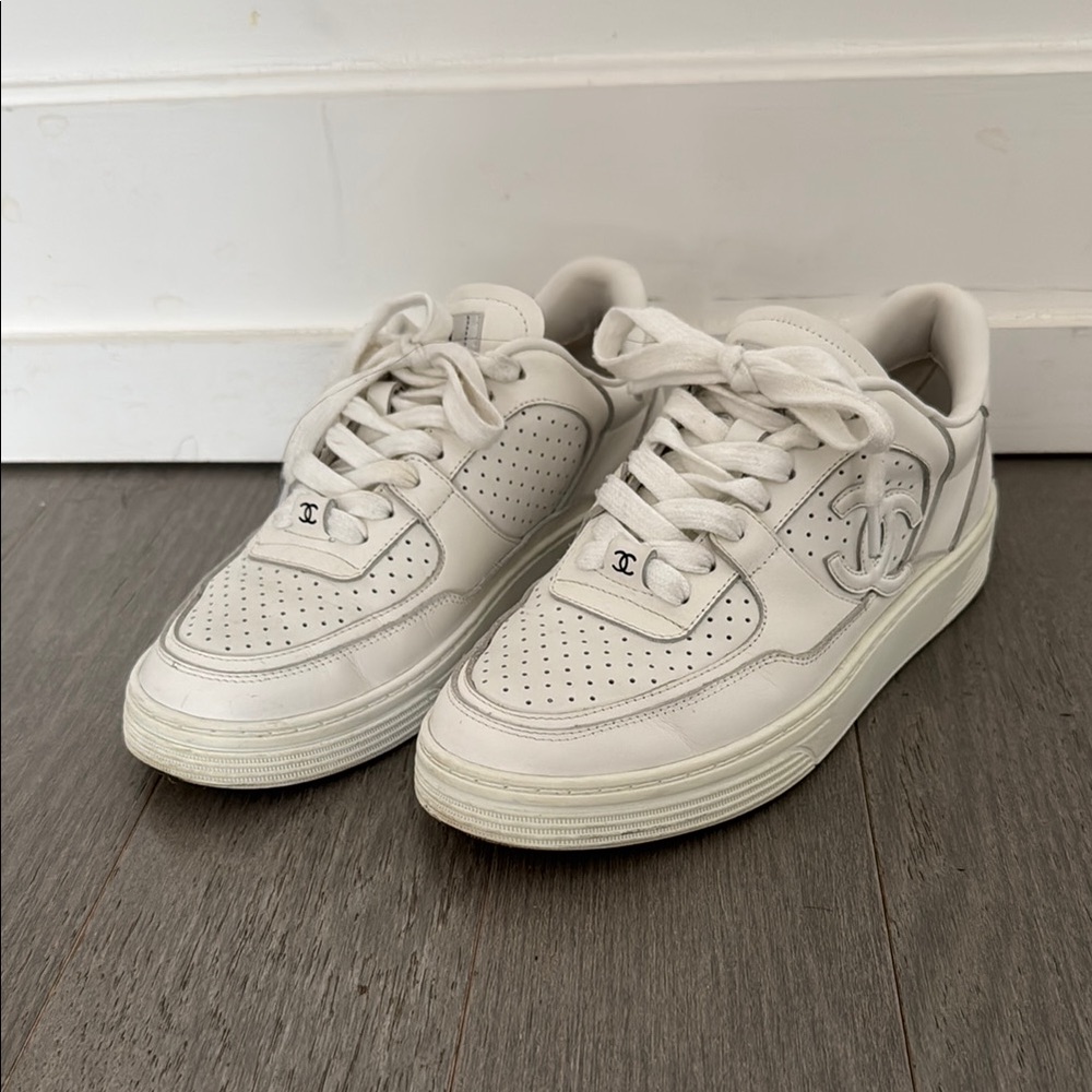 White Leather Sneakers Sleek Design Comfort